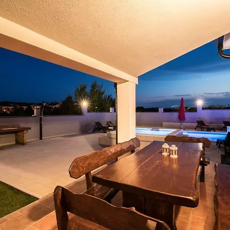 Вилла Erica Пула