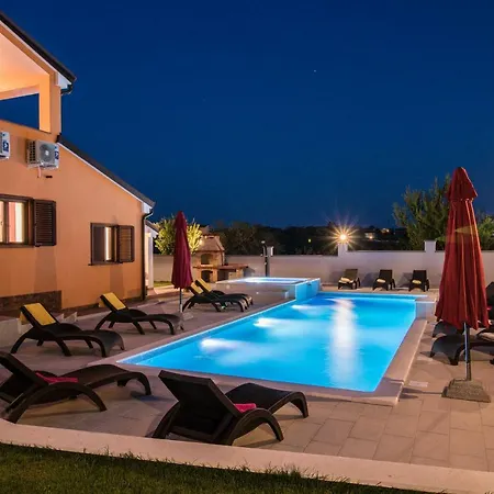 Erica Вилла Пула