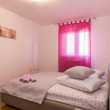 Erica Вилла Пула